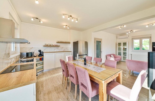 Neoric House | 4 bedroom gorgeous home in Gornji Muc