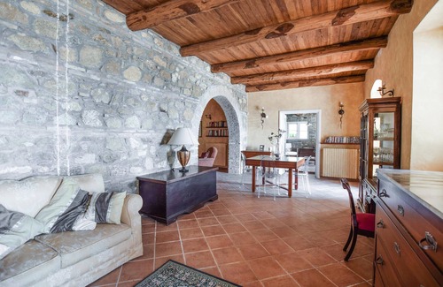 Satriano House | 4 bedroom gorgeous home in Satriano