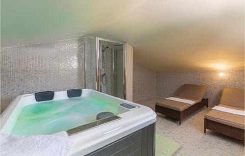 Gracisce House | 4 Bedroom Gorgeous Home In Pican