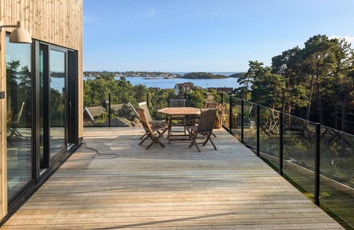 Faervik House | 4 bedroom gorgeous home in Tromøya