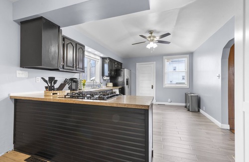 Marion House | 4 Bedroom Historic Charmer Marion Uptown