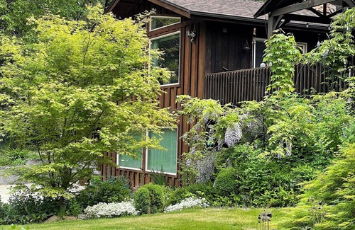 Murphy House | 4-bedroom house in beautiful Rogue River Oregon with WiFi, AC.