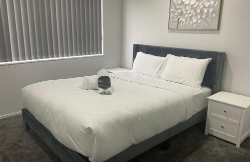 Papatoetoe House | 4 Bedroom holiday home at 99