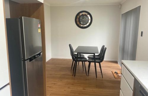 Papatoetoe House | 4 Bedroom holiday home at 99