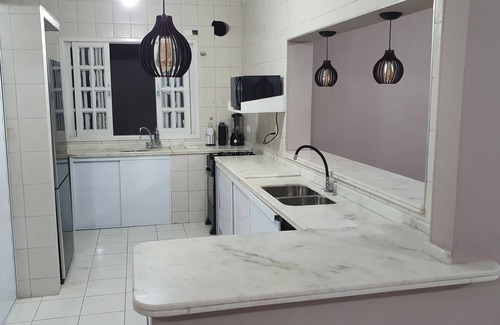 Balneario Praia do Pernambuco House | 4 bedroom holiday home on Pernambuco beach - Guarujá 18 persons SP