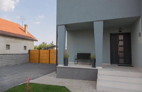 Karanac House | 4 bedroom holiday home with pool