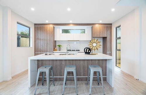 Royal Oak House | 4 Bedroom Holiday Home Epsom