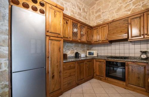Xewkija House | 4 Bedroom Holiday Home with Private Pool