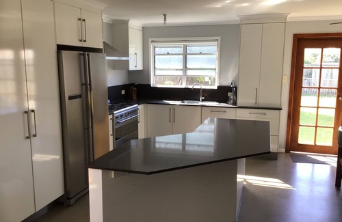 Rockhampton House | 4 bedroom home. Close to restaurants,fast food, shopping and hospital