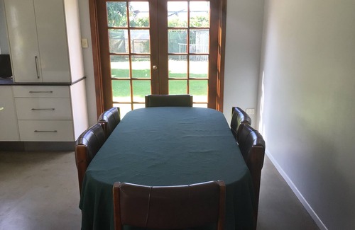 Rockhampton House | 4 bedroom home. Close to restaurants,fast food, shopping and hospital