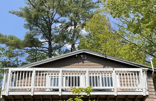 Bridgton House | 4 bedroom home in Bridgton, Maine. 3 min to Pleasant Mtn. 2 min to Moose Pond.