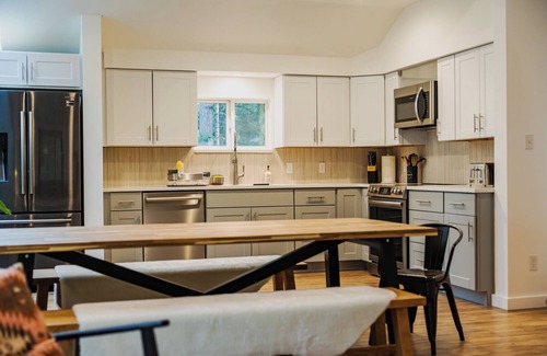 Whitefish House | 4-bedroom home in secluded Whitefish neighborhood with AC - 10 min from downtown