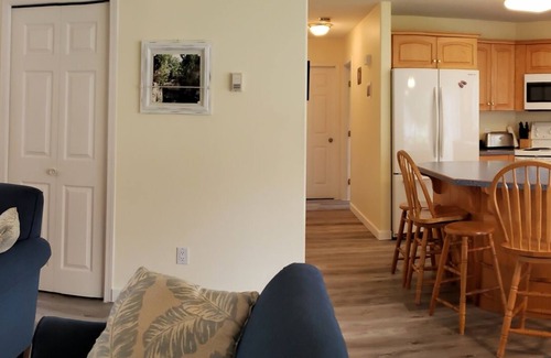 Canoe House | 4 Bedroom Home in the Shuswap, Close to Canoe Beach!