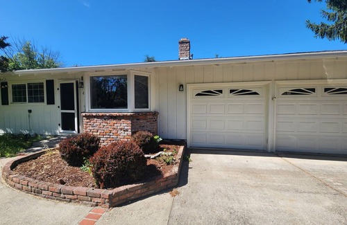 Jacksonville House | 4 Bedroom Home in the Heart of the Historic- Jacksonville, OR