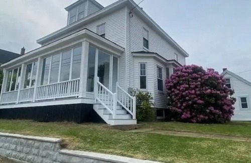 Somersworth House | 4-bedroom home near Berwick/Portsmouth (beaches, shopping, trails and more)!
