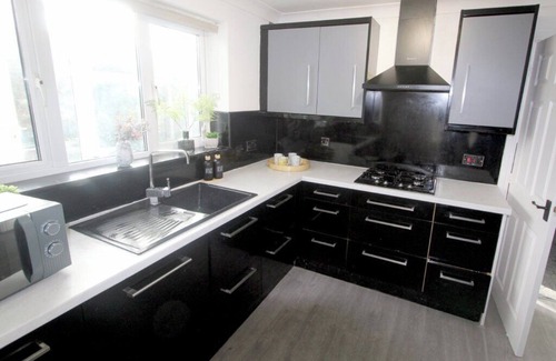Wythenshawe House | 4 Bedroom Home Next to Manchester Airport
