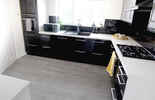 Wythenshawe House | 4 Bedroom Home Next to Manchester Airport