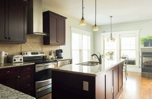 Charlotte House | 4 Bedroom Home Over-Looking Uptown