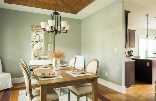 Charlotte House | 4 Bedroom Home Over-Looking Uptown