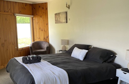 Horsham House | 4 bedroom home sleeps upto 10