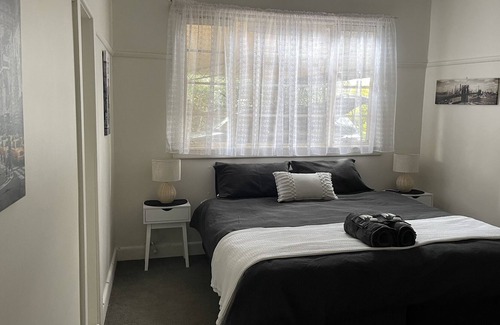 Horsham House | 4 bedroom home sleeps upto 10