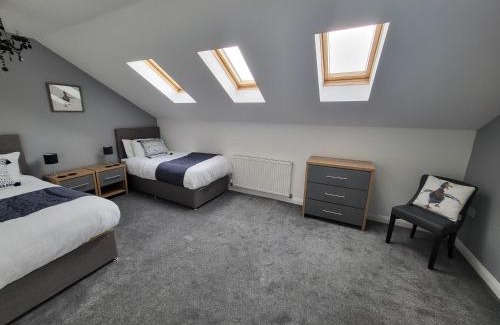 Ashton-under-Lyne House | 4 Bedroom Home Tameside Grt Manchester Sleeps 7