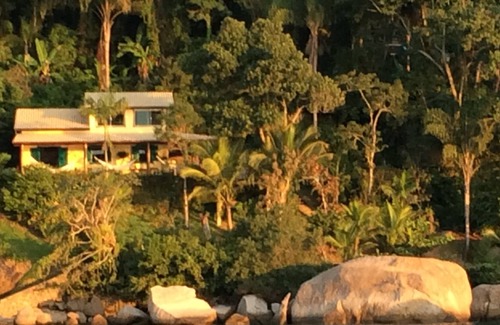 Ilha Grande House | 4 bedroom home with private beach and beautiful garden on the Big Island