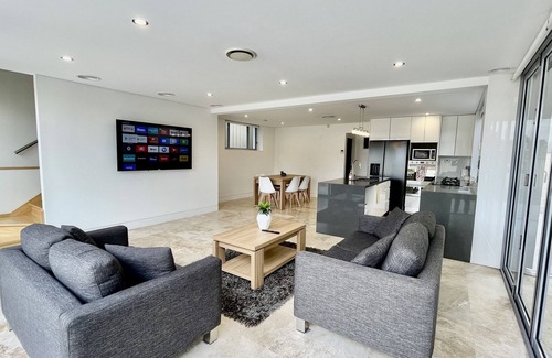 Canada Bay House | 4 bedroom home with bay views