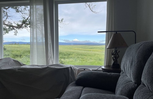 Dufur House | 4 bedroom home with Mt Hood and Adam Views