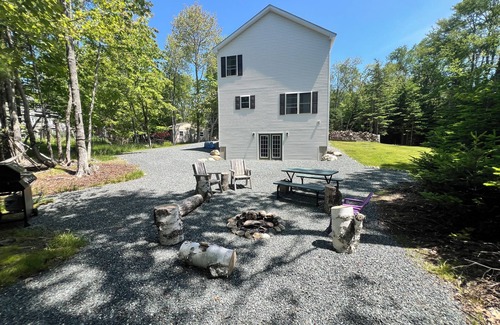 Seawall House | 4-bedroom house in charming Southwest Harbor with short walk to Seawall