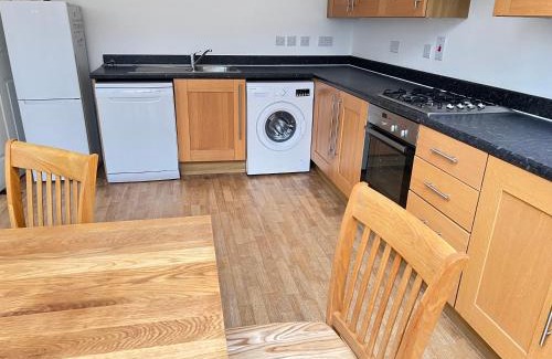 Colchester House | 4 Bedroom House, 5 mins to Colchester Station, Contractors, free Parking, WiFI