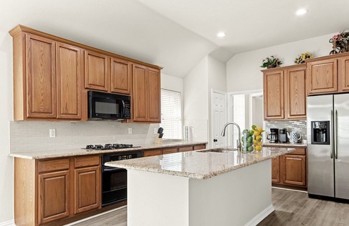 South Arlington House | 4 Bedroom House 8 miles from Arlington’s Entertainment District