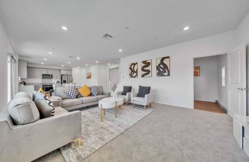 Moreno Valley House | 4-bedroom house in delightful Moreno Valley with AC, WiFi #42252