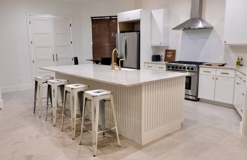 Travis Heights House | 4-bedroom house in Austin 1 mile to Lady Bird Lake and Downtown with full Gym
