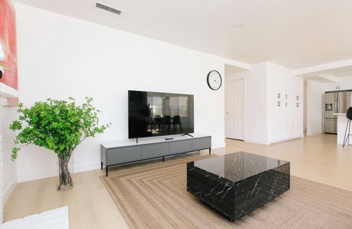Ontario House | 4-bedroom house in beautiful Ontario with WiFi, AC. Enjoy your stay