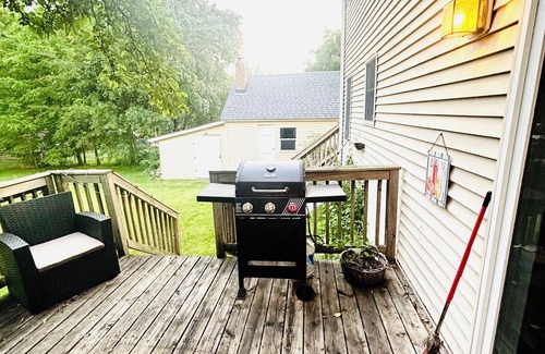 Ellsworth House | 4-bedroom house in charming Ellsworth with WiFi, AC. Book now
