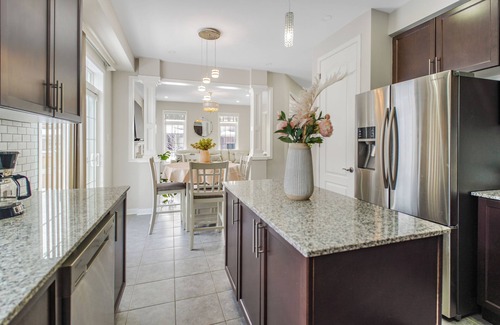 Bowmanville House | 4-bedroom house in charming Haydon with fitness room, WiFi, AC