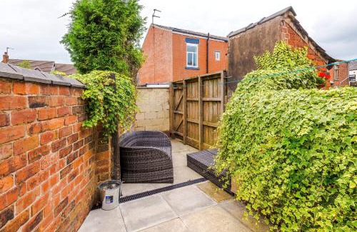 Chorley House | 4 Bedroom House in Chorley with Free Parking by Eason Stays - Good for Contractor Accommodation & Family Weekends