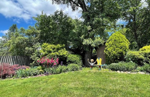 Rockville House | 4-bedroom house in delightful Rockville- entrance to Rockcreek park at doorstep