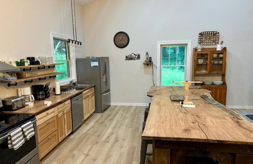 Benezette House | 4-bedroom house in lovely Benezette with AC, WiFi. Enjoy your stay