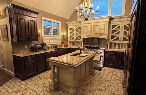 Bunnlevel House | 4-bedroom house in lovely Coats with fitness room, AC, hot tub, outdoor patio.