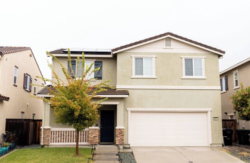 Roseville House | 4-bedroom house in marvelous Roseville with WiFi, AC