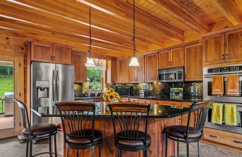 Day House | 4-bedroom house in Northville. Sleeps 14. WiFi, AC, Fireplace
