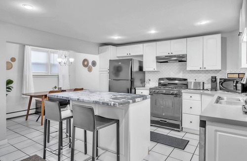 Norwich House | 4-bedroom house in Norwich with Hot tub and 13 minutes to Mohegan and Foxwoods