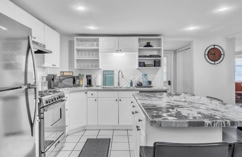 Norwich House | 4-bedroom house in Norwich with Hot tub and 13 minutes to Mohegan and Foxwoods