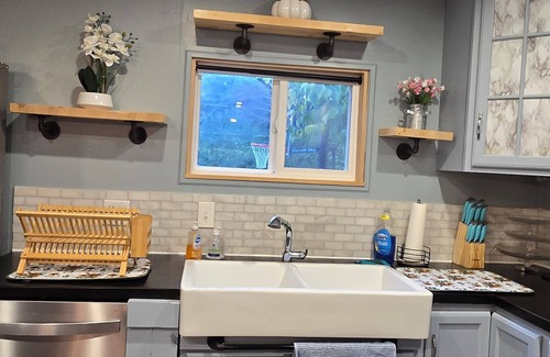 West Newton House | 4-bedroom house in enchanting Indianapolis with WiFi, AC