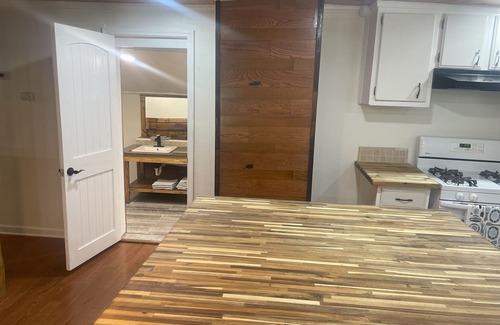 Summerville House | 4-bedroom house in adorable Summerville with AC