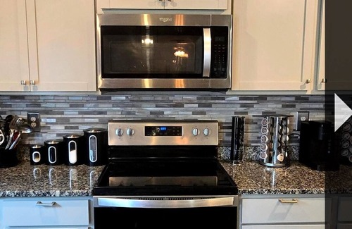 Conyers House | 4-bedroom house in wonderful Conyers with AC, fitness room/pool table/bar