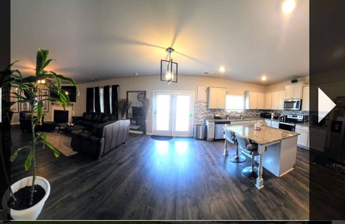 Conyers House | 4-bedroom house in wonderful Conyers with AC, fitness room/pool table/bar