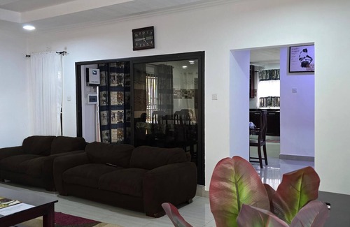 Livingstone House | 4-bedroom house in fantastic Livingstone with AC